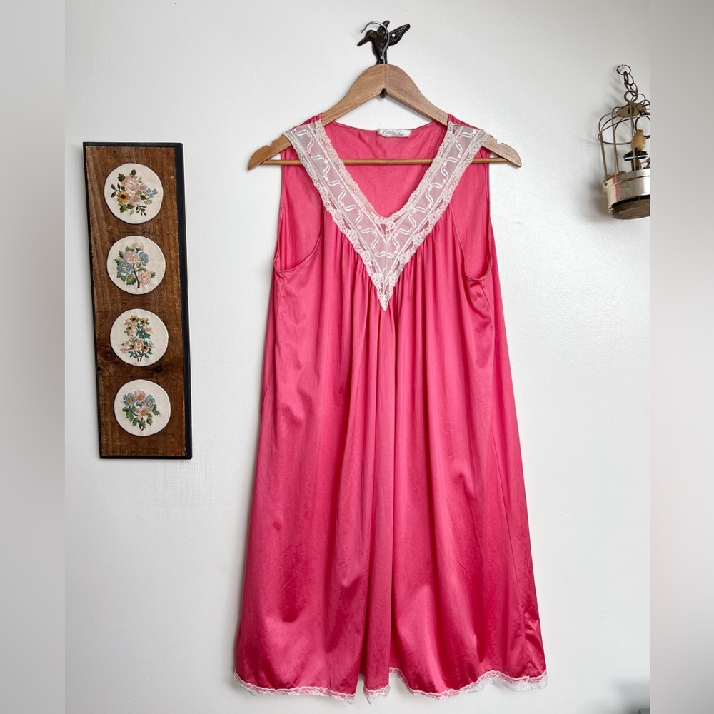 Vanity Fair Vintage Elegant Pink Lace Trim Nightgown Medium